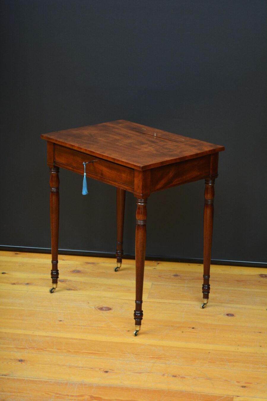 Fine George III Mahogany Side Table / Writing Table