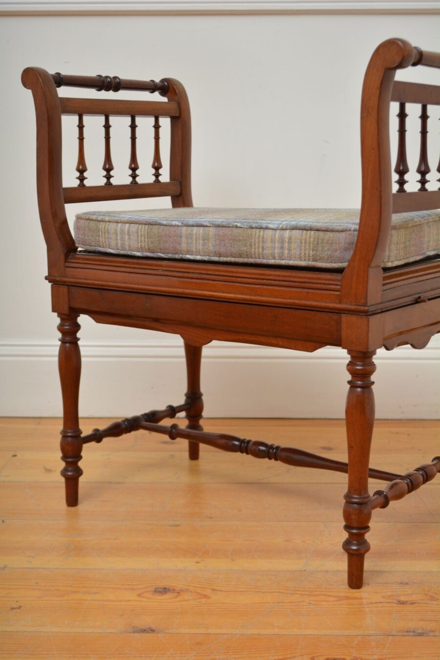 Victorian Walnut Music Stool / Piano Stool / Dressing Stool - Image 11