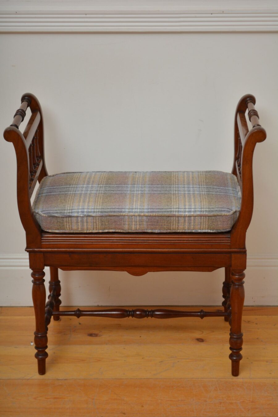 Victorian Walnut Music Stool / Piano Stool / Dressing Stool - Image 4