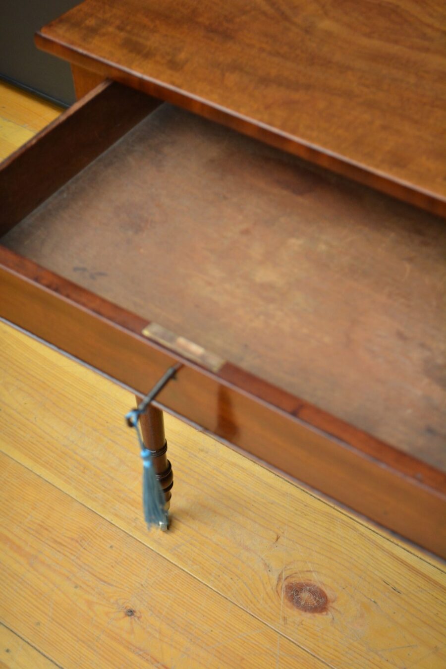 Fine George III Mahogany Side Table / Writing Table - Image 9