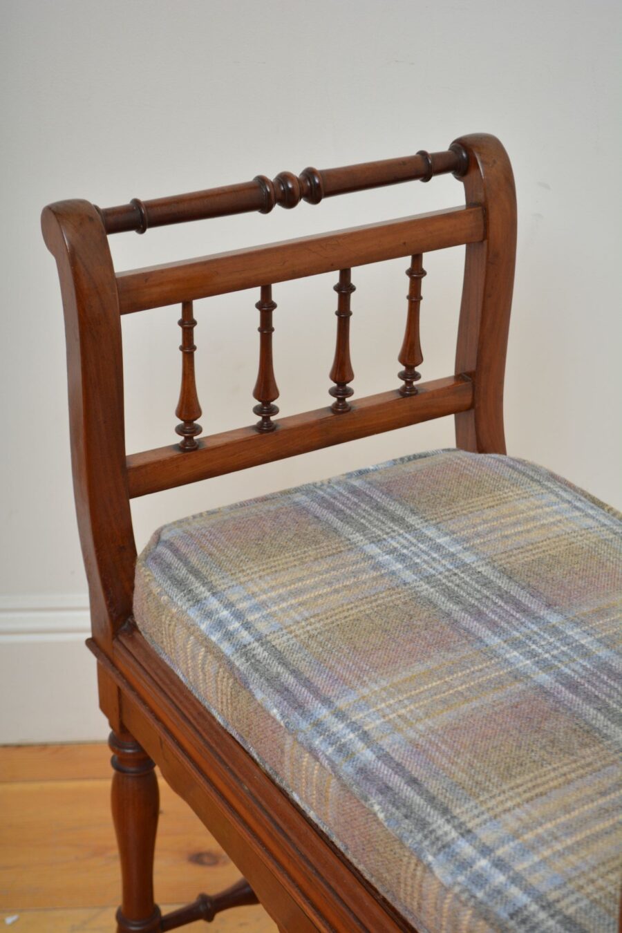 Victorian Walnut Music Stool / Piano Stool / Dressing Stool - Image 10
