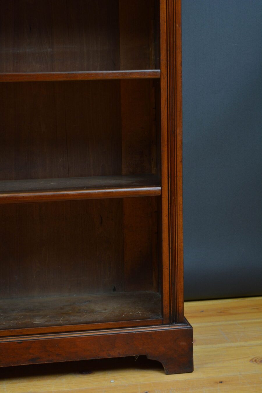 Late Victorian Open Bookcase in Walnut - Image 11